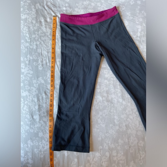 Lululemon Charcoal/Dark Magenta Crop Pants Split Hem - Picture 4 of 8